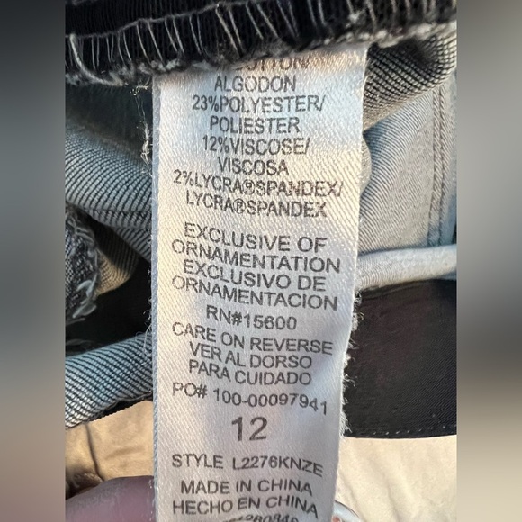 WIT AND WISDOM Women's Ab
Technology Jeans 12 gray color embellished eyelash hem - Picture 10 of 12